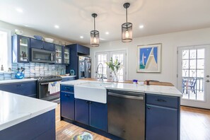 Fridge, microwave, oven, stovetop - 2026 Commissioning Week Promo: Book 6 Nights, Get the 7th Free (Crownsville)