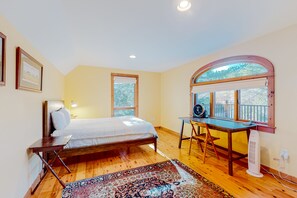 3 habitaciones, escritorio, internet y ropa de cama 