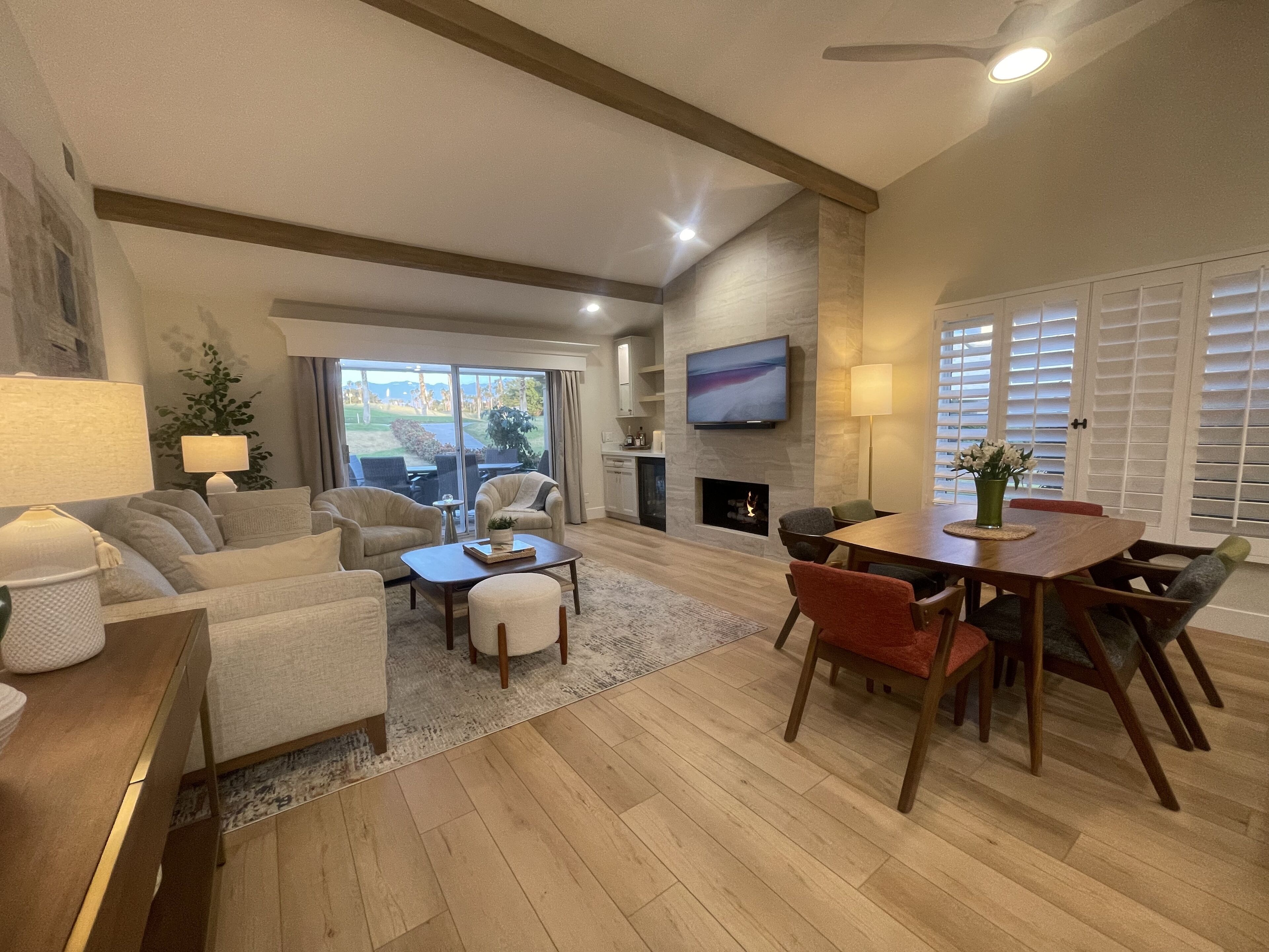 RARE ONE LEVEL DELUXE 2 BDR PLUS DEN CONDO ON GOLF COURSE WITH MOUNTAIN VIEWS. 