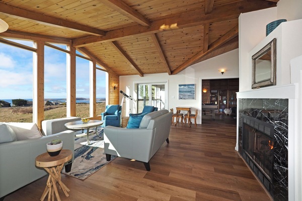 Smart-TV, peis, bordtennis og bøker