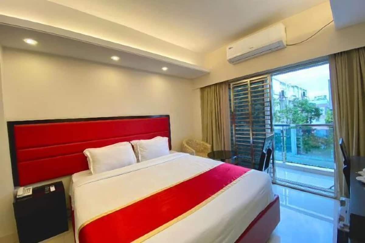 Premium bedding, down comforters, memory foam beds, minibar