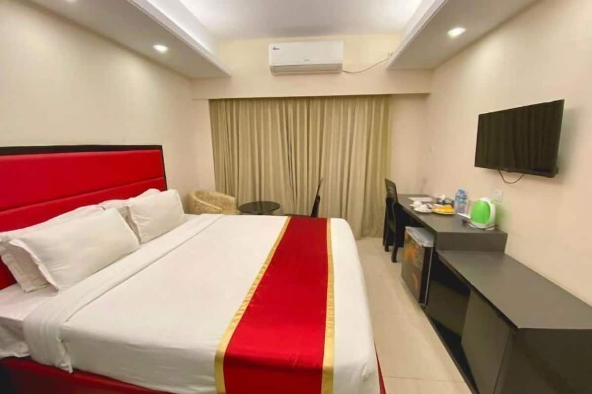 Premium bedding, down duvets, memory-foam beds, minibar