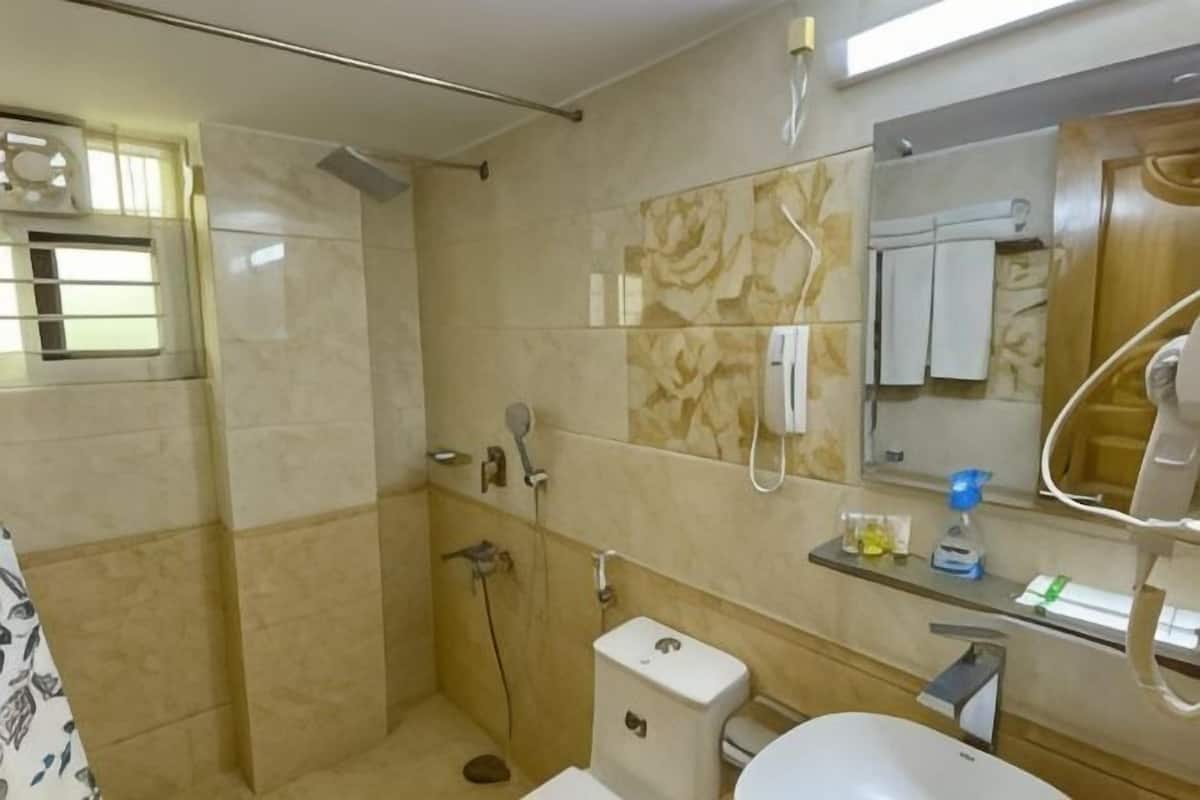 Bathroom | Shower, free toiletries, hair dryer, towels