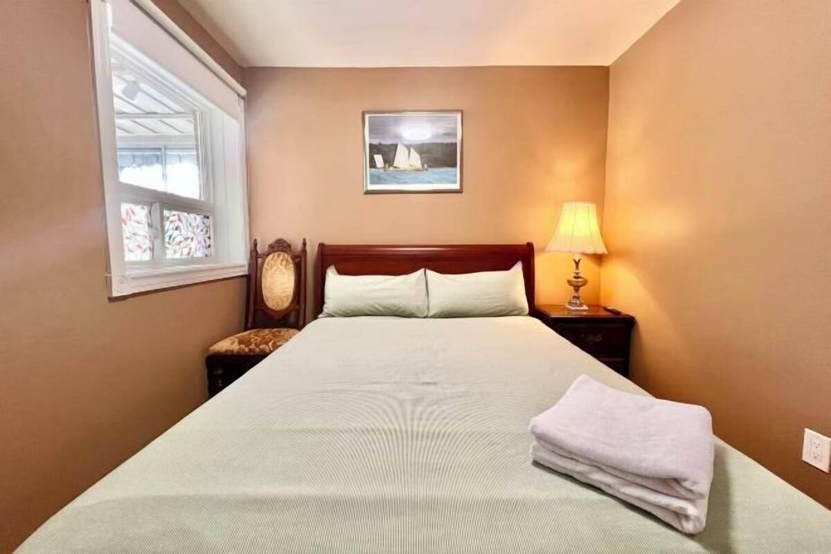 Egyptian cotton sheets, premium bedding, desk, laptop workspace