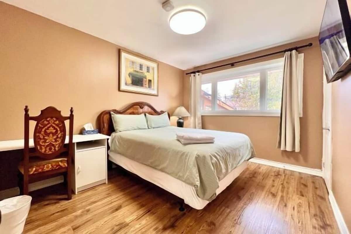 Egyptian cotton sheets, premium bedding, desk, laptop workspace