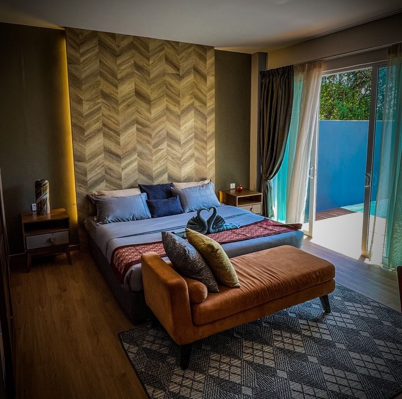 3 bedrooms, in-room safe, desk, laptop workspace