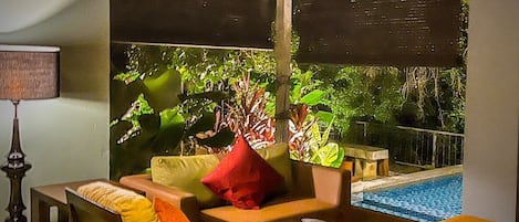 42–tuumainen taulutelevisio, jossa kaapelikanavat