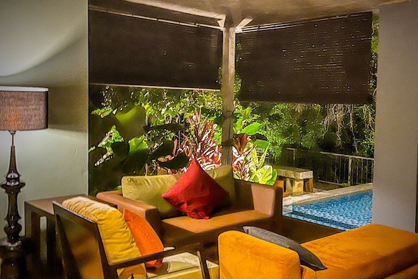 Televisor de pantalla plana de 42 polzades amb canals per cable