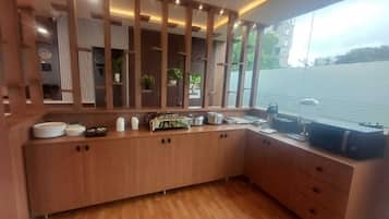 Free daily buffet breakfast