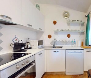 Refrigerador, horno, parrilla de estufa y lavavajillas 
