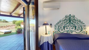2 quartos, ferros/tábuas de passar roupa, berço de viagem
