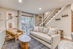 Televisión y chimenea 