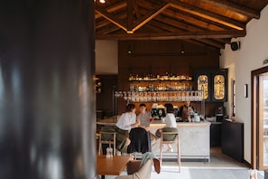 Bar (en el alojamiento)