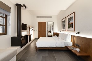 Junior Suite with Fireplace - Mountain & Sea View