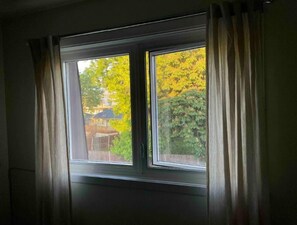 Interior - HappyPlace 3 Bedrooms 10 Minutes to Downtown by car & 7min walk from bus stop (Brossard)