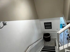 Interior - HappyPlace 3 Bedrooms 10 Minutes to Downtown by car & 7min walk from bus stop (Brossard)