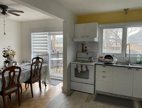 HappyPlace 3  Bedrooms 10 Minutes to Downtown by car & 7min walk from bus stop