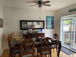 Interior - HappyPlace 3 Bedrooms 10 Minutes to Downtown by car & 7min walk from bus stop (Brossard)