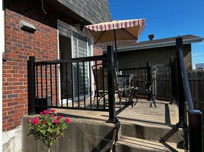 Terrace/patio - HappyPlace 3 Bedrooms 10 Minutes to Downtown by car & 7min walk from bus stop (Brossard)