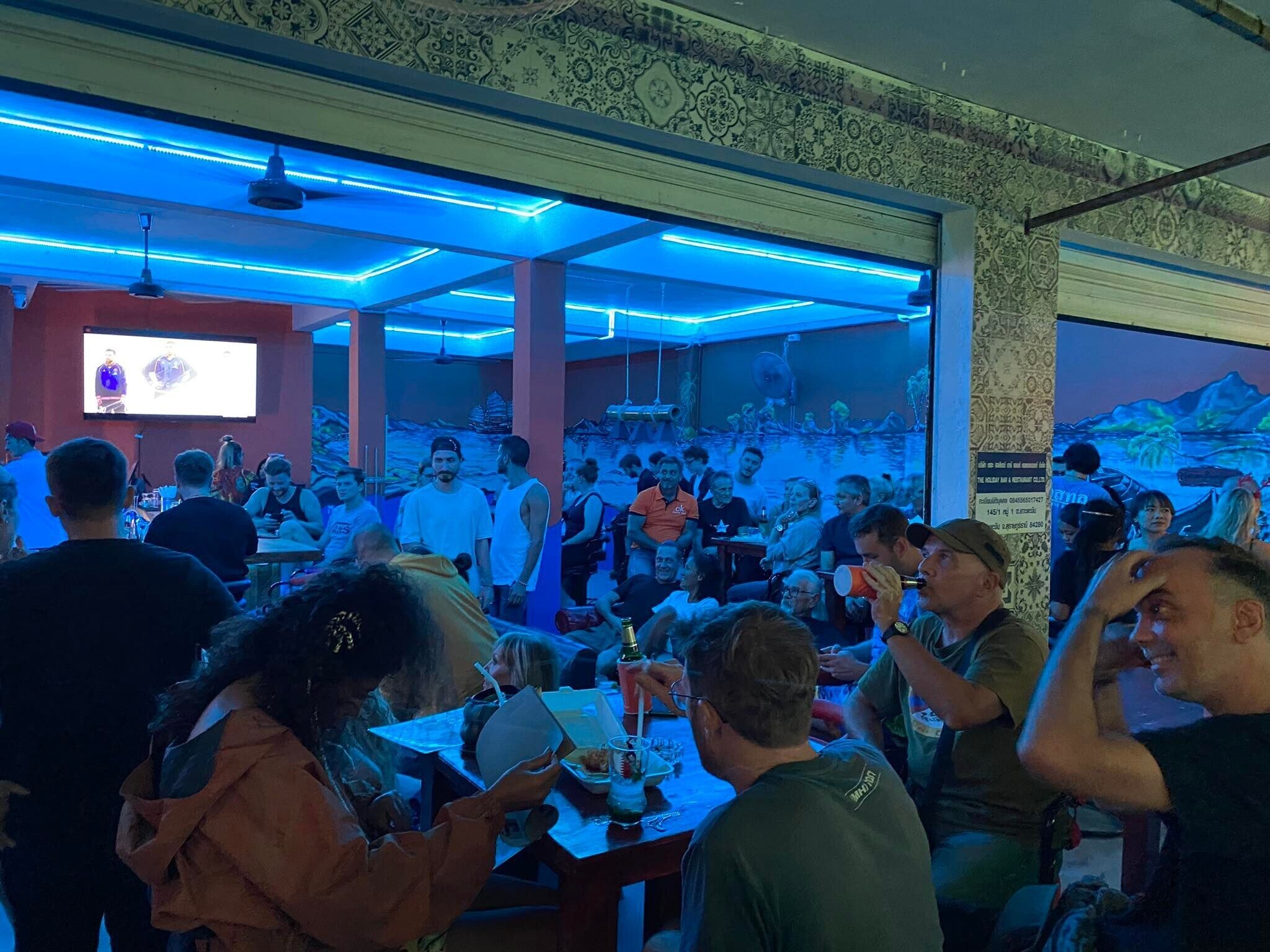 2 บาร์/เลานจ์