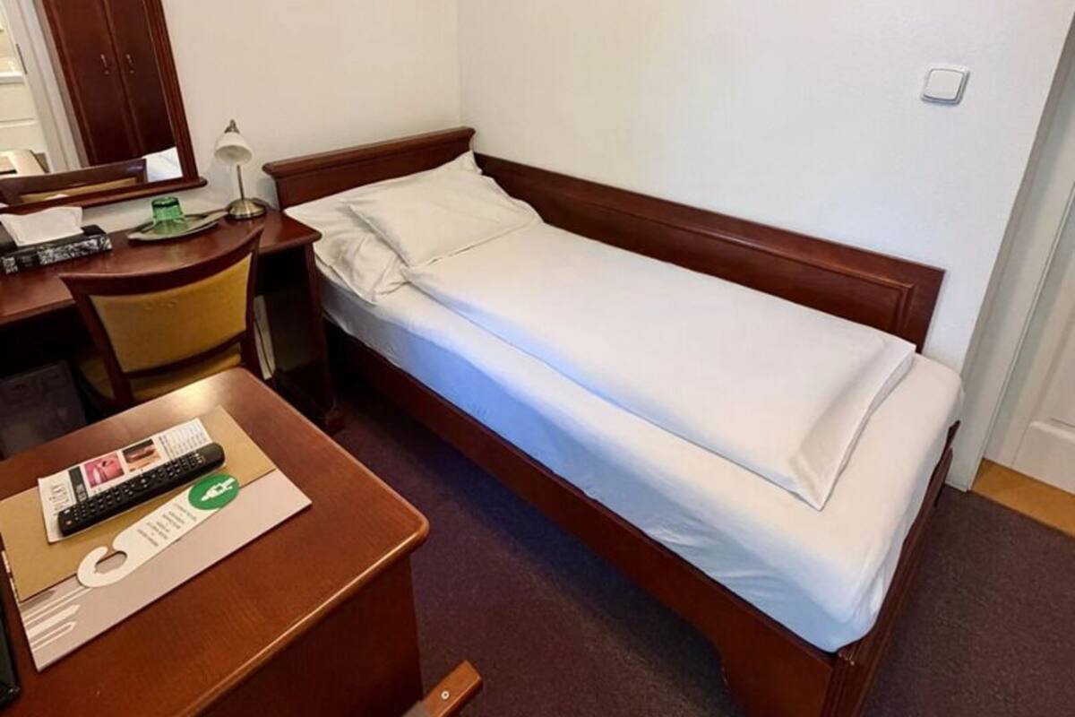 Comfort Single Room | Desk, laptop workspace, free WiFi, bed sheets