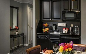 Fridge, microwave, dishwasher, coffee/tea maker - Enjoy Christmas at Carnegie & New Years in Time Square in this swanky 1 br suite (New York)