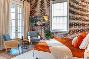 4 soverom, skrivebord, strykejern/-brett og wi-fi (inkludert)