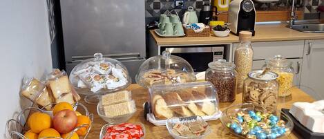 Microwave, high chair