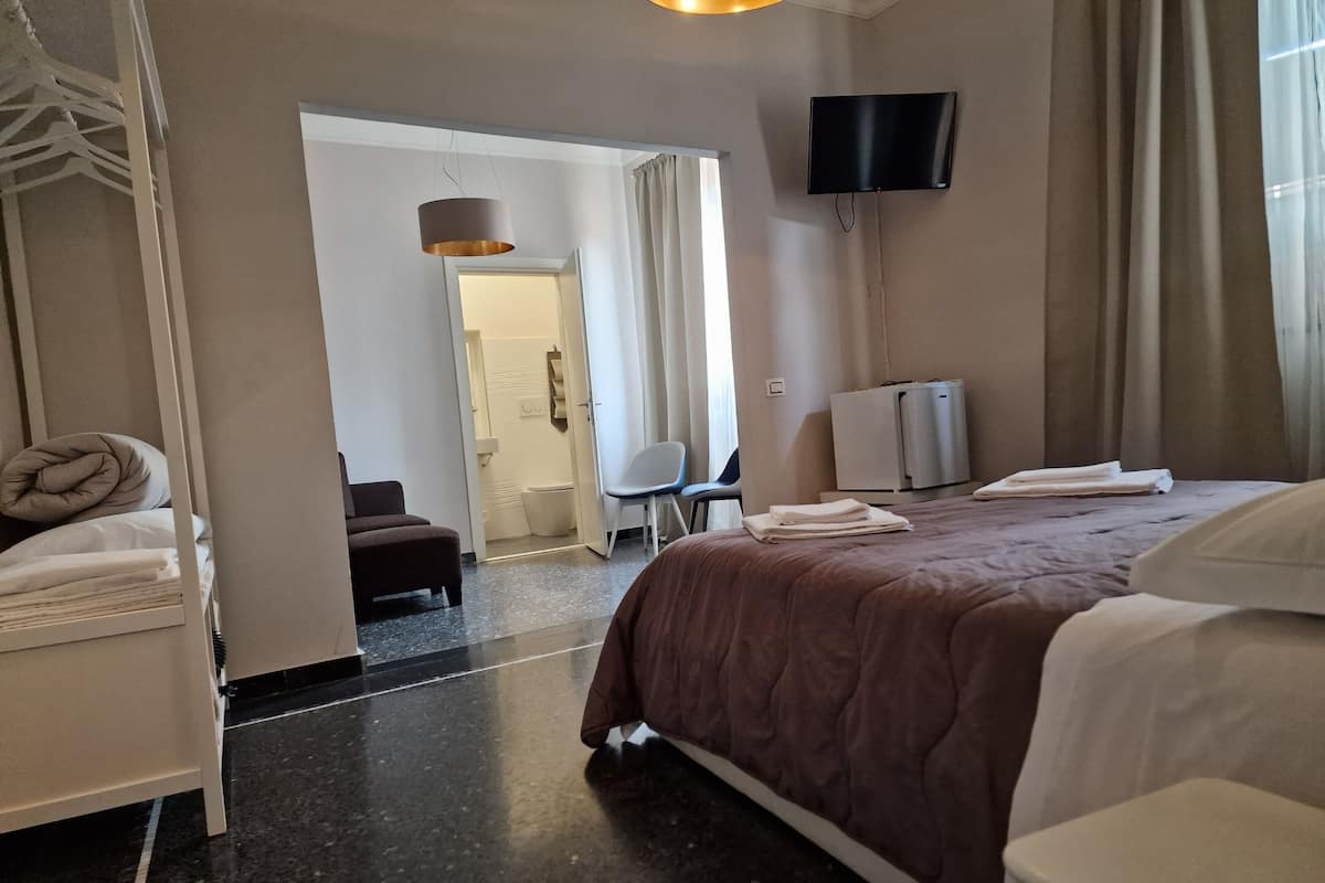 Minibar, desk, travel crib, free WiFi