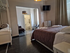 Bar mini, meja, katil bayi mudah alih, Wi-fi percuma