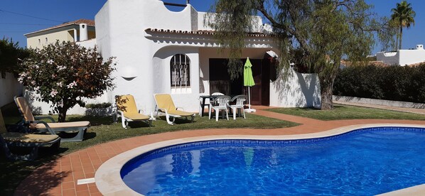 حمّام سباحة خارجي