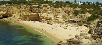 House in a quiet area with private pool and beautiful garden