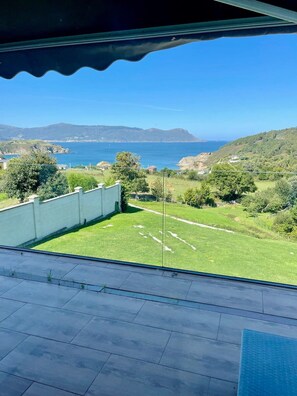 Interior - The Cliffs - Celtigos Blue Marine (Ortigueira)