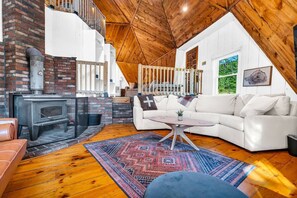 TV, fireplace, foosball - Dazling Domes! Hot tub! Game Room! Bar! MTN Views! (Bryant Pond)