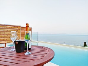 Seasonal outdoor pool - Sea & Cliff Luxury Suites byCorfuescapes (Corfu)