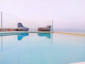 Seasonal outdoor pool - Sea & Cliff Luxury Suites byCorfuescapes (Corfu)
