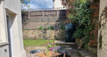 Cheerful two bedroom cottage in the Forest of Dean
