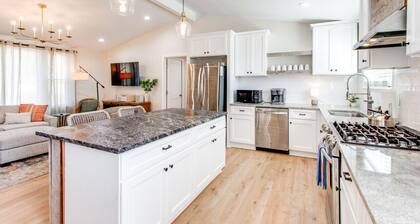 Franklin Getaway w/ Hot Tub/Fire Pit/Outdoor Space