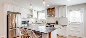 Franklin Getaway w/ Hot Tub/Fire Pit/Outdoor Space