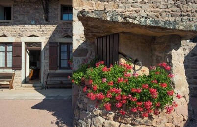 Burgundy farmhouse converted into a gîte in a quiet hamlet