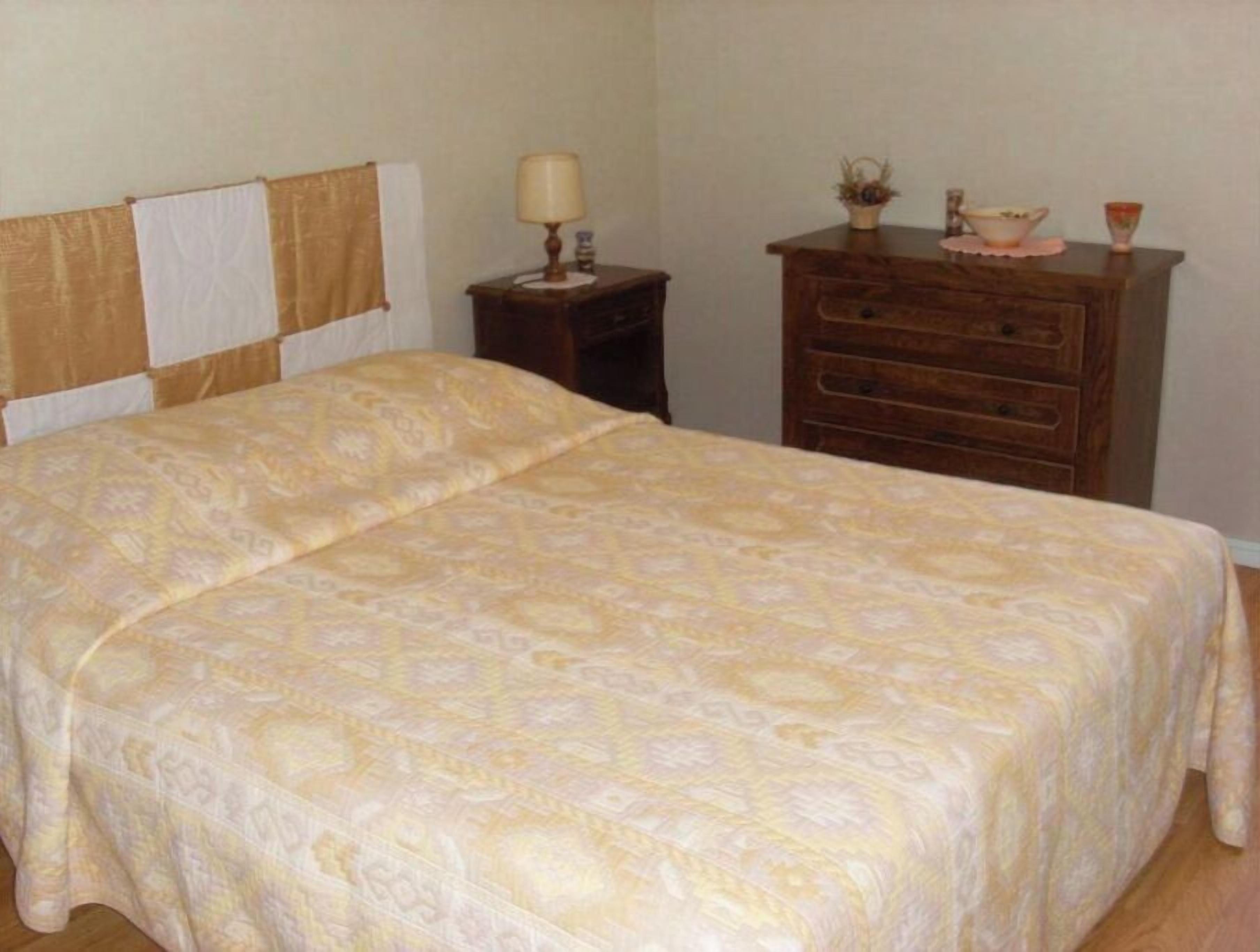 3 slaapkamers, een strijkplank/strijkijzer, gratis wifi, beddengoed