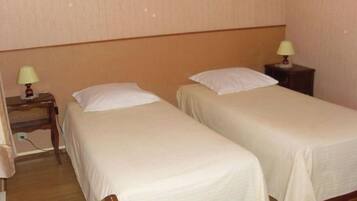 3 slaapkamers, een strijkplank/strijkijzer, gratis wifi, beddengoed