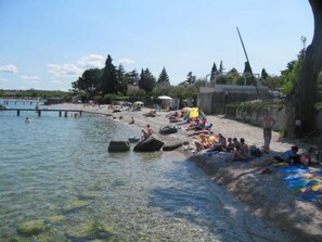 Beach - Cottage with Balcony – Comfort and Peace Surrounded by Greenery (Manerba del Garda)