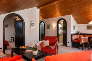 Fernseher, DVD-Player, Stereoanlage