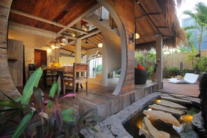 Outdoor dining - Central Canggu 800 Meters Beach - Villa Tatu (Bali)