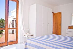 4 bedrooms, iron/ironing board, free WiFi