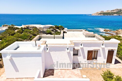 Fantastic front row villa with breathtaking sea view