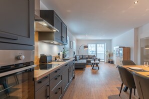 Refrigerador, horno, parrilla de estufa y lavavajillas 