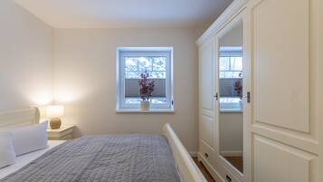 2 bedrooms, iron/ironing board, travel crib, free WiFi