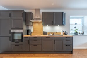 Refrigerador, horno, parrilla de estufa y lavavajillas 